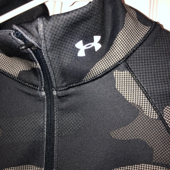 Under Armour 1/4 zip - Picture 2 of 6
